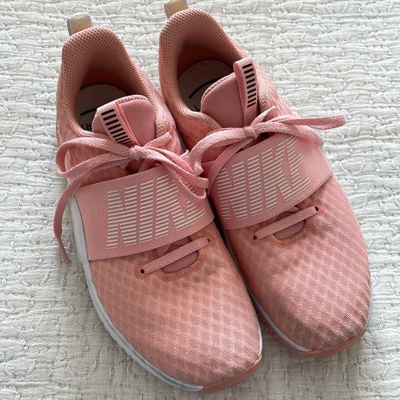 Nike Shoes - Nike In Season Renew